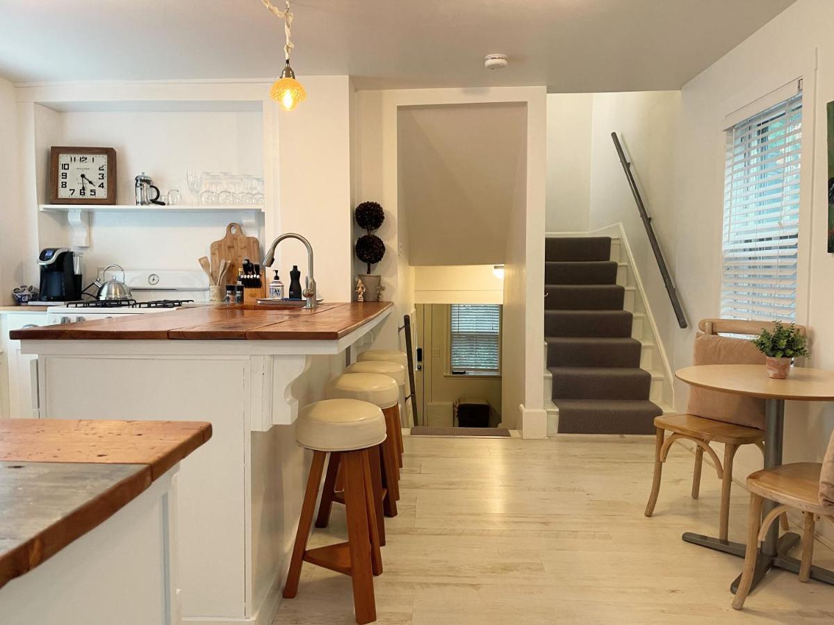An Authentic, Rustic Luxurious Little Single Family Home In Old Town. All Yours. Marblehead Exterior foto