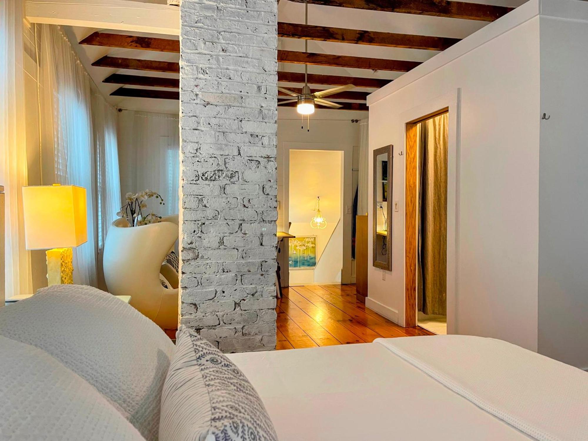 An Authentic, Rustic Luxurious Little Single Family Home In Old Town. All Yours. Marblehead Exterior foto